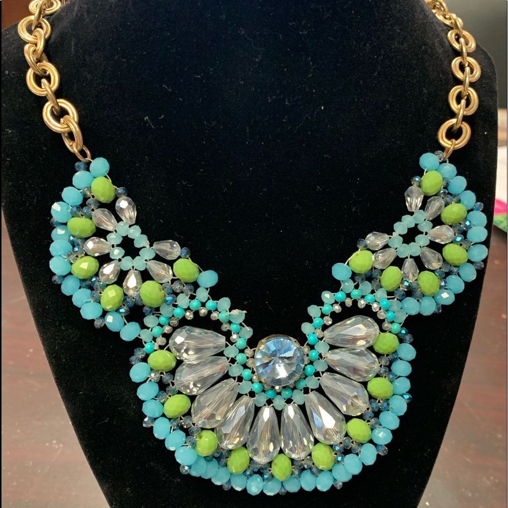 Ladies vintage gold tone beaded necklace